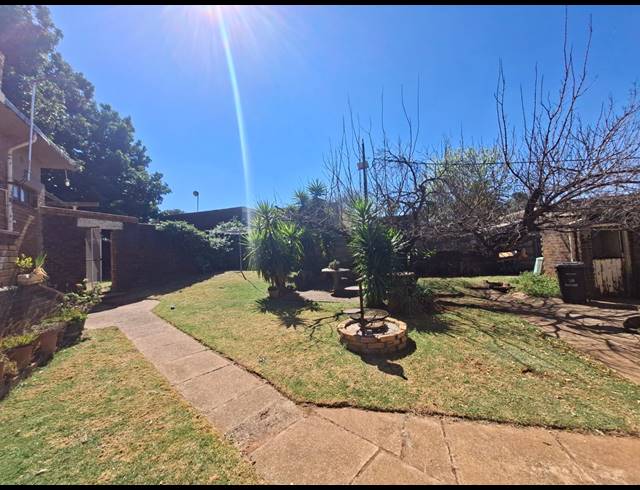 1.5 BEDROOM FREEHOLD FOR SALE IN PRIMROSE